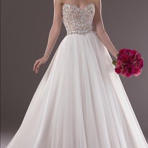 Maggie sottero wedding dress size 6